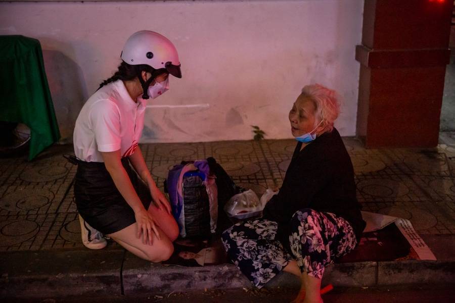 trao quà từ thiện