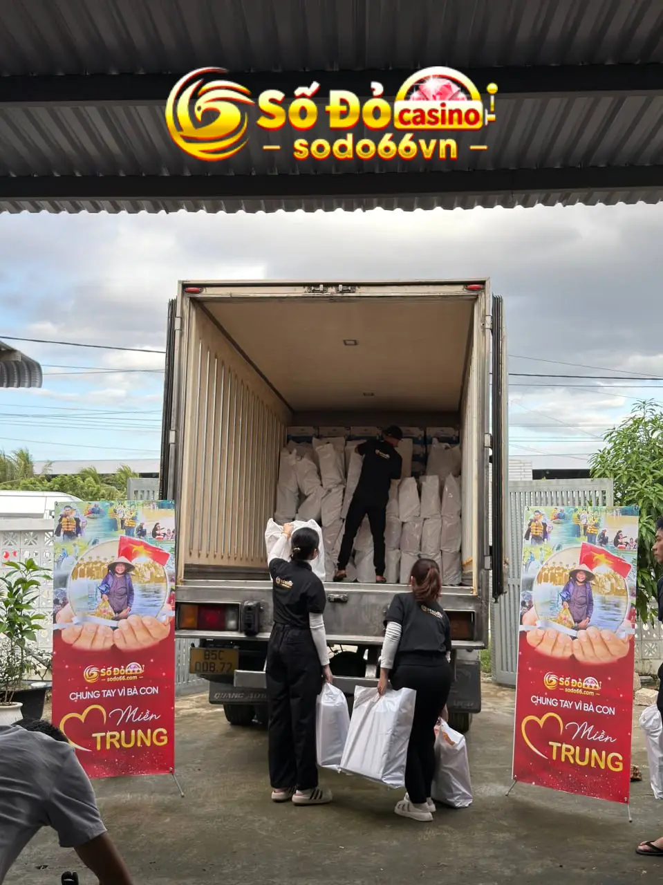 hình ảnh sodo66 hỗ trợ bà con miền trung 2